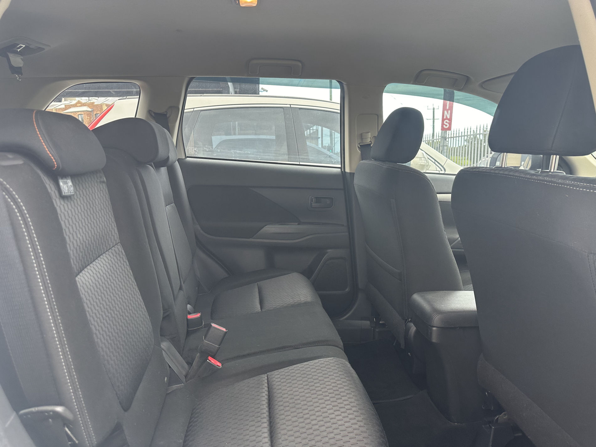 2015  MITSUBISHI OUTLANDER