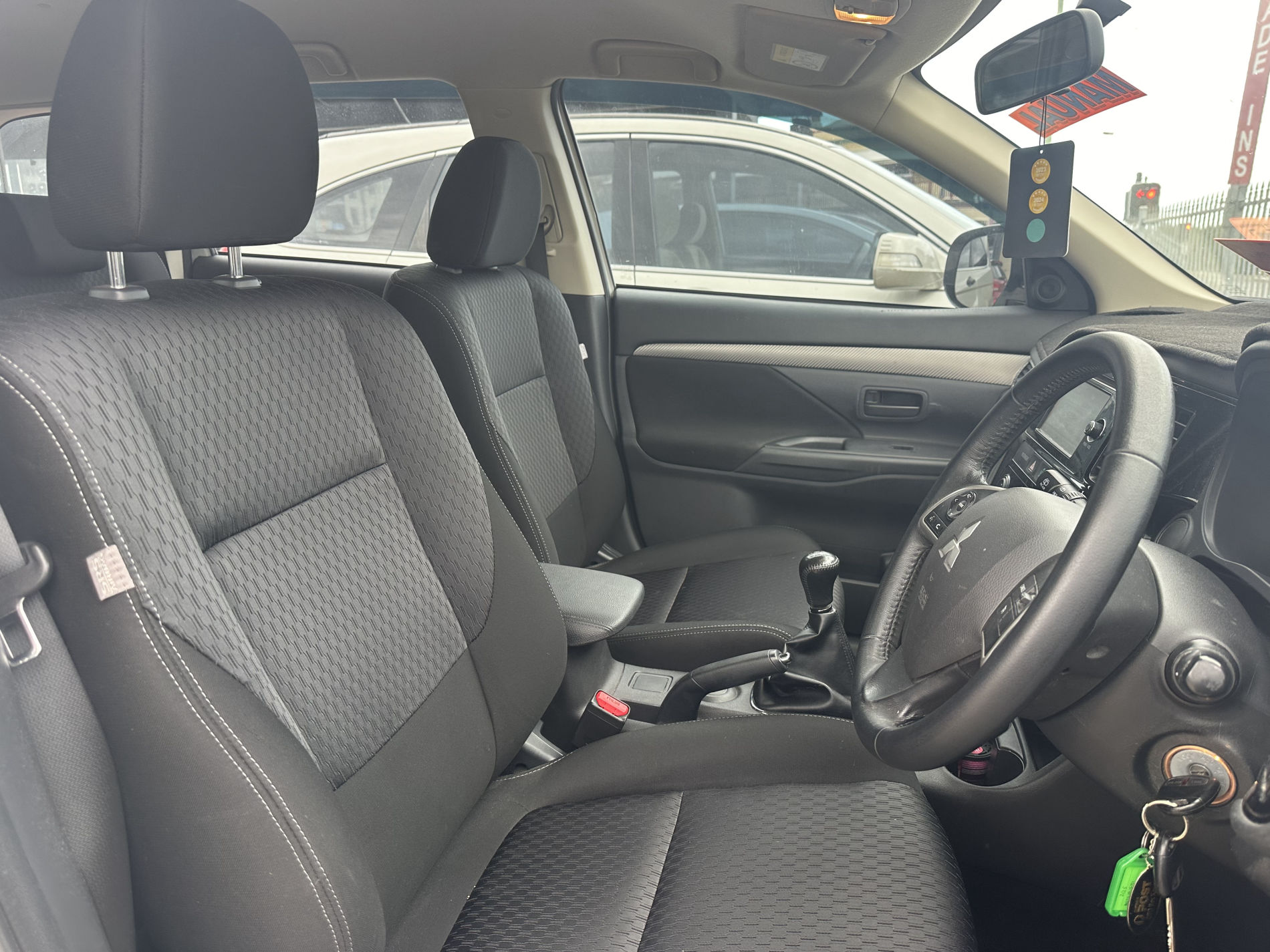 2015  MITSUBISHI OUTLANDER