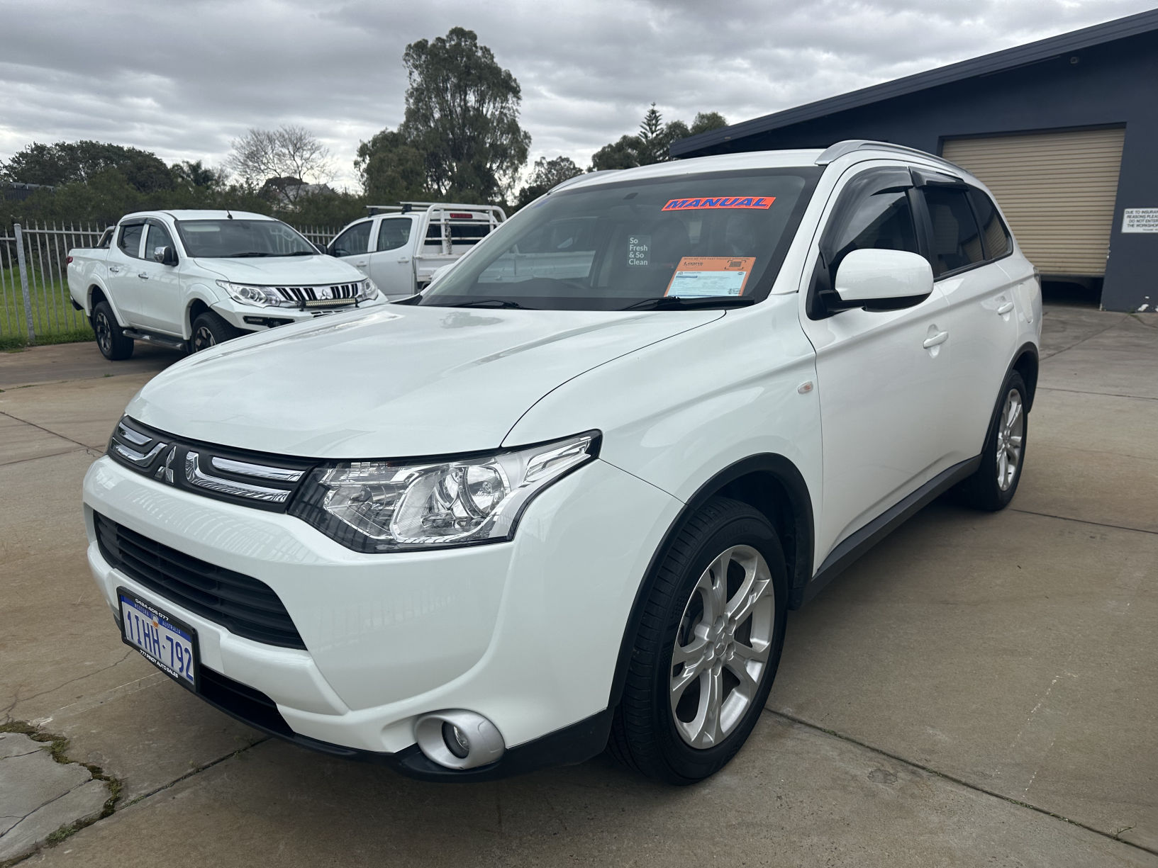 2015  MITSUBISHI OUTLANDER